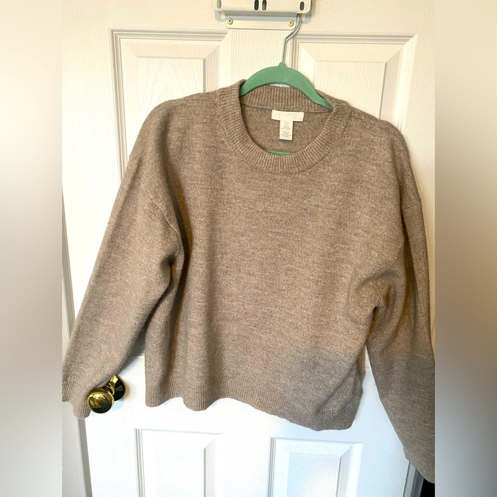 H&M TAN/ LIGHT BEIGE CREW NECK SWEATER